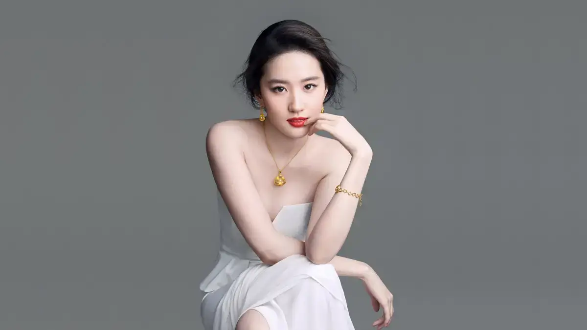 MOYNAT on X: Chinese actress Zhou Dongyu, winner of the Golden